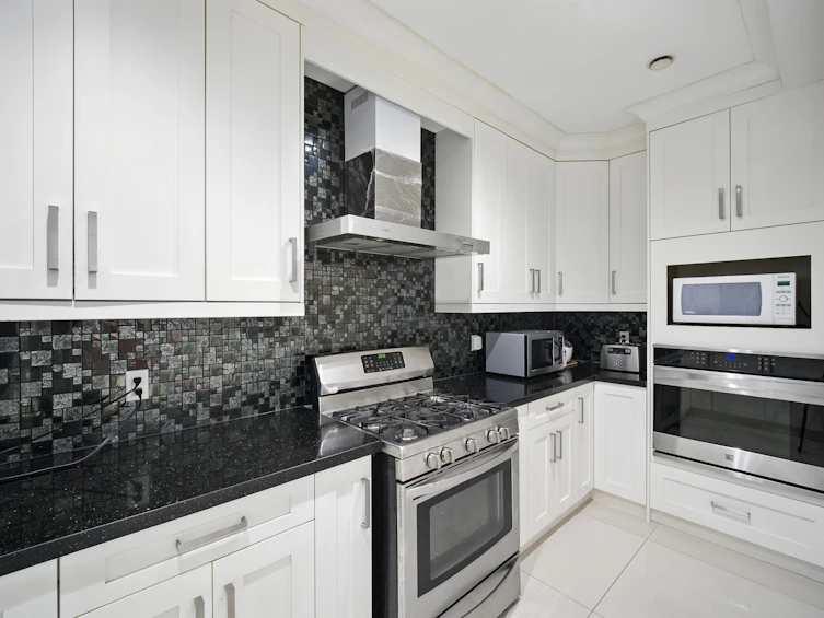 8600 Leslie Road, Richmond, BC, V6X 2V7 - 10
