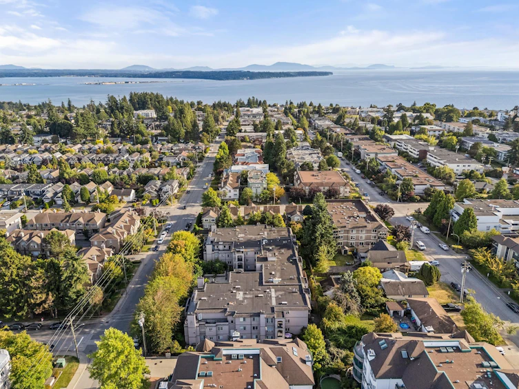 301-1533 Best Street, Surrey, BC, V4B 4E9 - 2