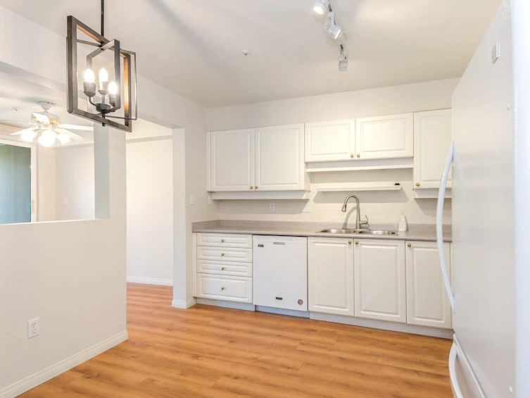 205-5909 177b Street, Surrey, BC, V3S 4J7 - 7
