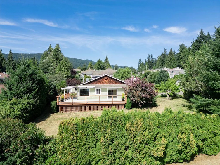 1497 Islandview Drive, Gibsons, BC, V0N 1V5 - 2