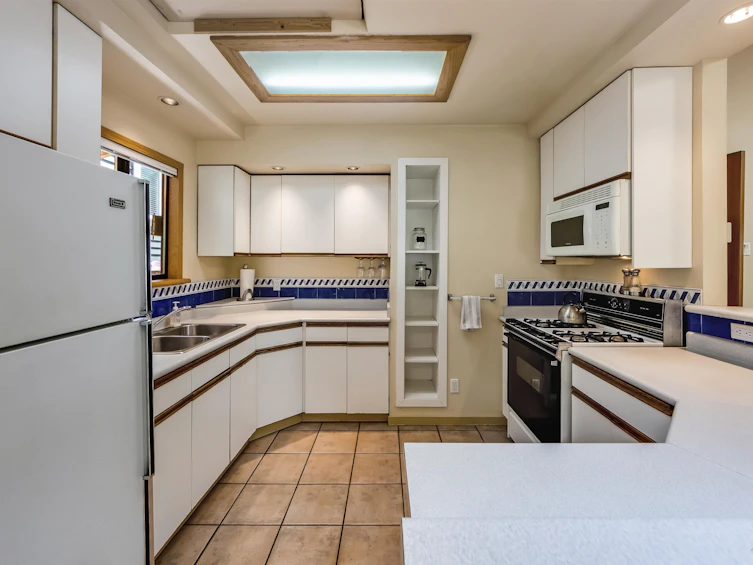4585 Raeburn Street, North Vancouver, BC, V7G 1K3 - 6