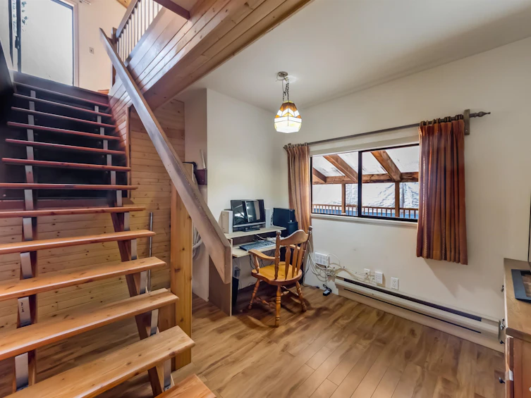 4585 Raeburn Street, North Vancouver, BC, V7G 1K3 - 20