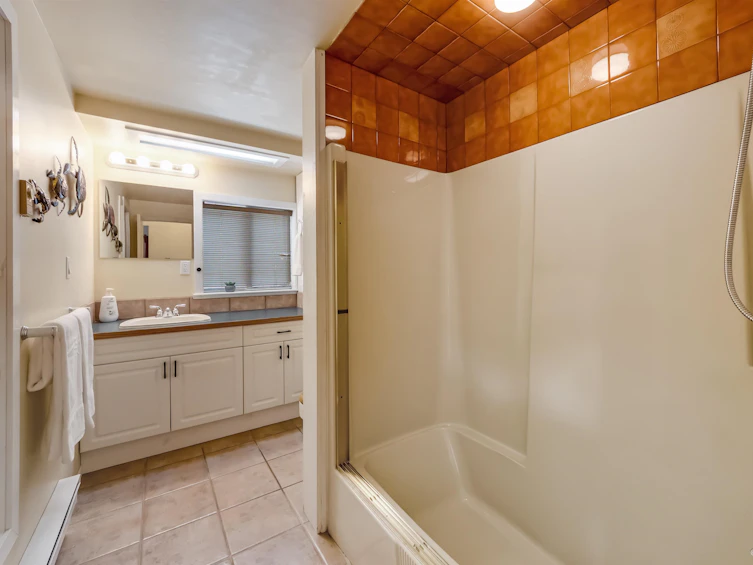4585 Raeburn Street, North Vancouver, BC, V7G 1K3 - 19