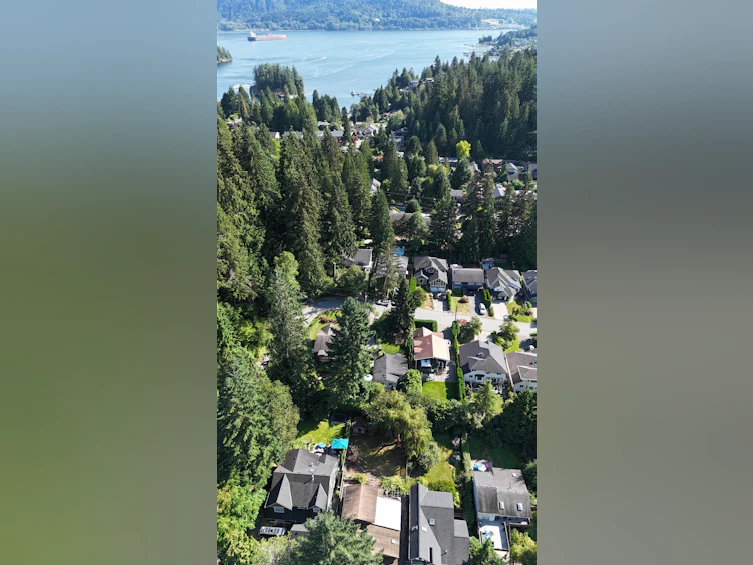 4585 Raeburn Street, North Vancouver, BC, V7G 1K3 - 38