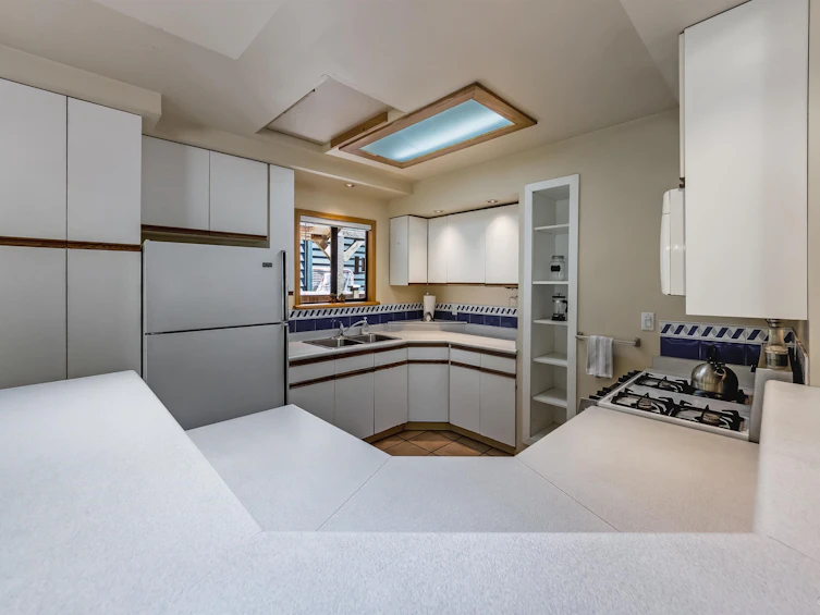 4585 Raeburn Street, North Vancouver, BC, V7G 1K3 - 8
