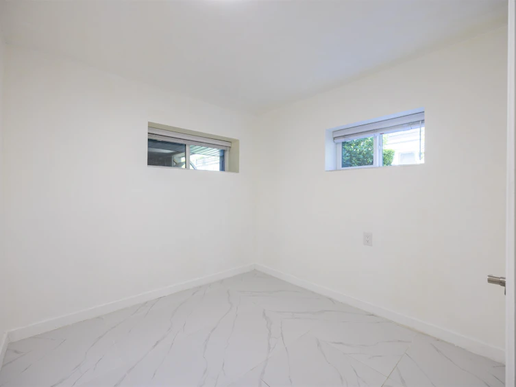8684 12th Avenue, Burnaby, BC, V3N 2L9 - 14