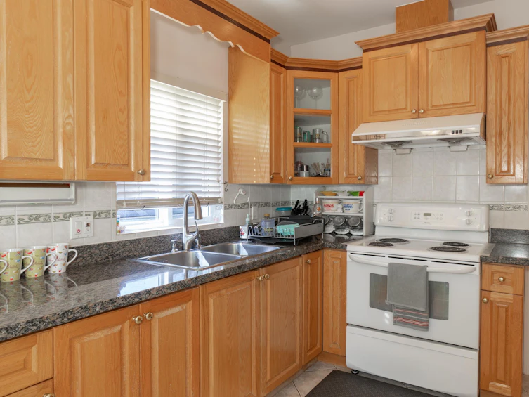 952 E 31st Avenue, Vancouver, BC, V5V 2X4 - 33