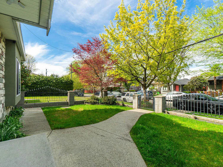 952 E 31st Avenue, Vancouver, BC, V5V 2X4 - 2