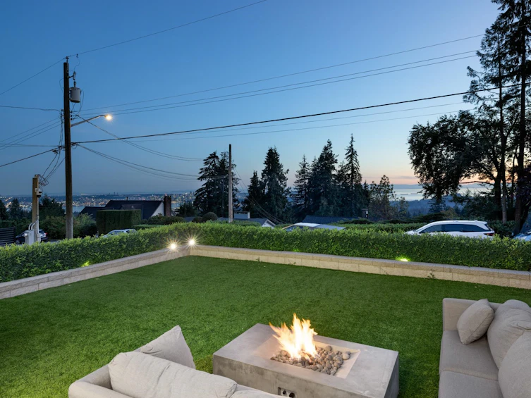 392 Ventura Crescent, North Vancouver, BC, V7N 3G6 - 2