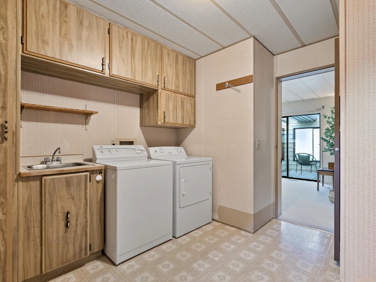 102-2062 King George Boulevard, Surrey, BC, V4A 5A2 - 32