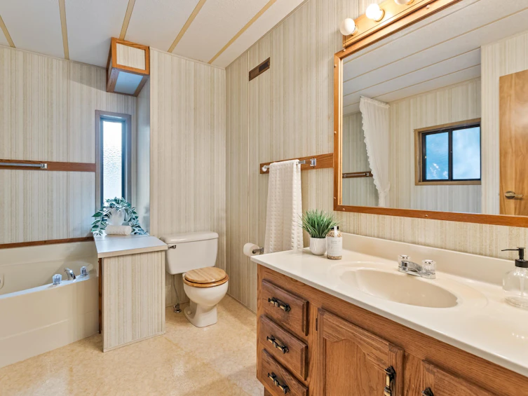 102-2062 King George Boulevard, Surrey, BC, V4A 5A2 - 27