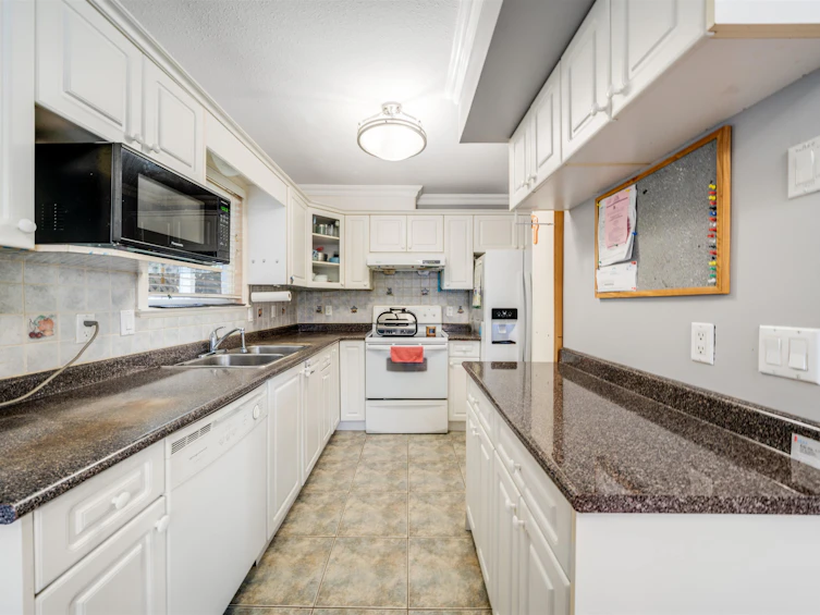 4663 Canada Way, Burnaby, BC, V5G 1K9 - 10