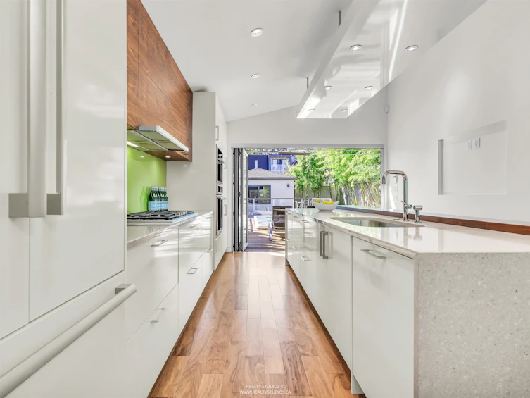 534 E 29th Avenue, Vancouver, BC, V5V 2R9 - 3