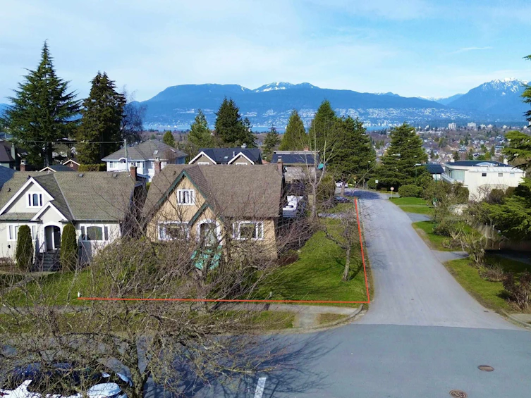 2805 W 30th Avenue, Vancouver, BC, V6L 1Z1 - 2