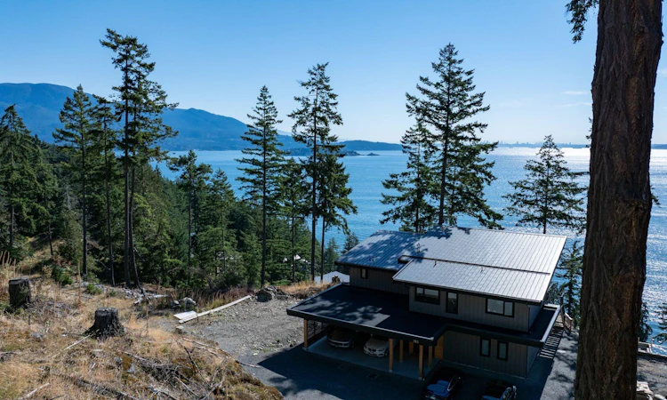 747 Seymour Bay