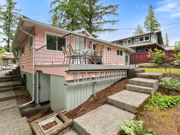 345 Balsam Street, Cultus Lake, BC, V2R 4Y8 - 2