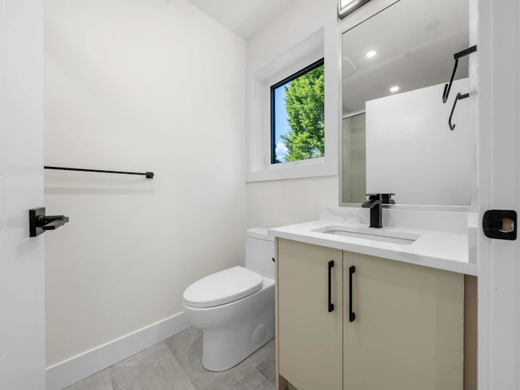 3425 Archimedes Street, Vancouver, BC, V5R 4W4 - 34
