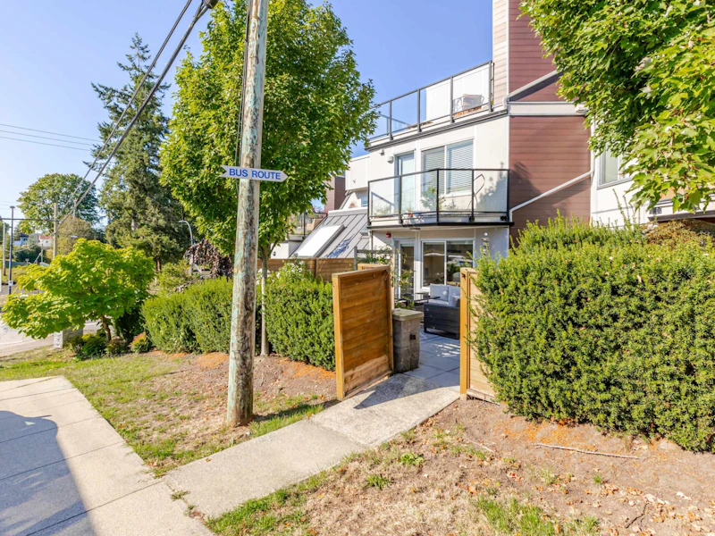 3 - 15989 Marine Drive, Surrey BC V4B 1G1