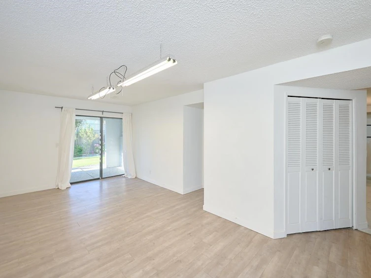 14323 18 Avenue, Surrey, BC, V4A 7K1 - 9