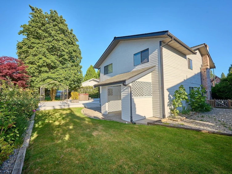 14323 18 Avenue, Surrey, BC, V4A 7K1 - 2