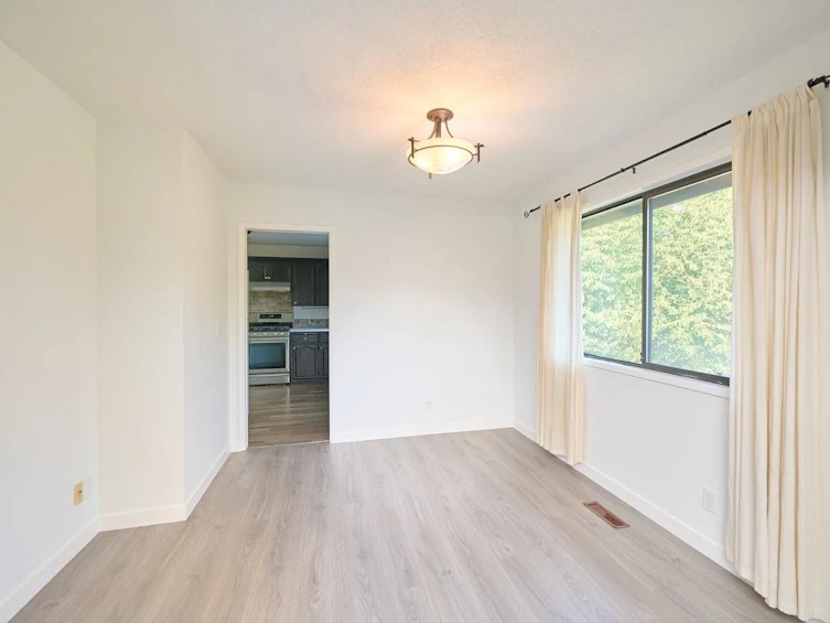 14323 18 Avenue, Surrey, BC, V4A 7K1 - 18