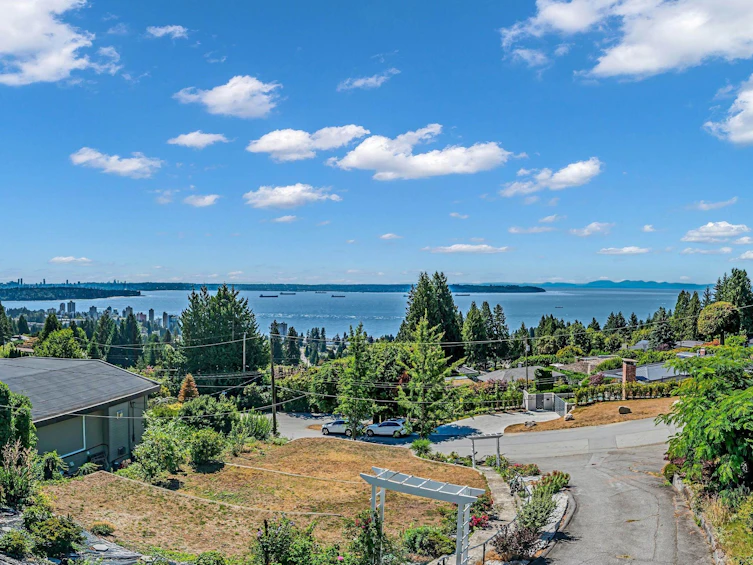 2030 Russet Way, West Vancouver, BC, V7V 3B4