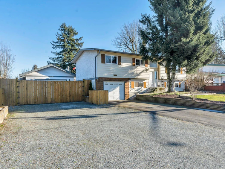 2096 Martens Street, Abbotsford, BC, V2T 6M6 - 2