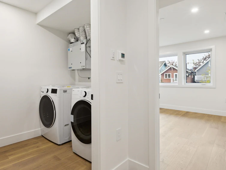 2727 W 7th Avenue, Vancouver, BC, V6K 1Z3 - 9
