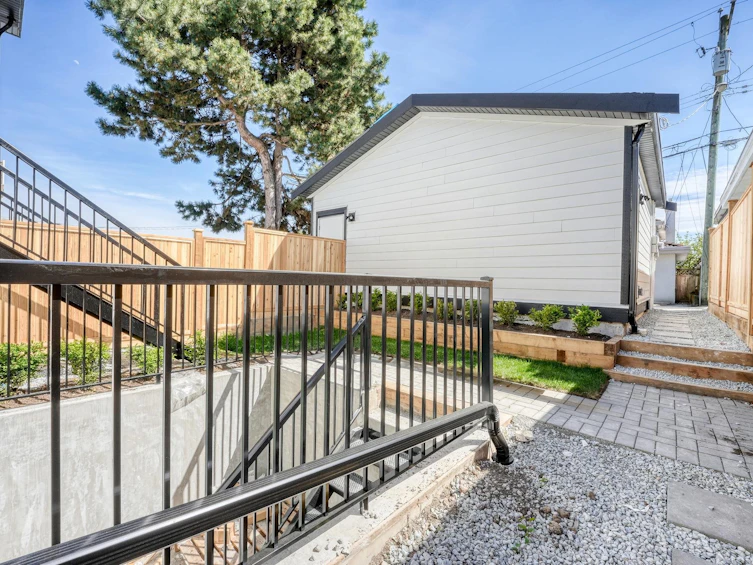 2262 Newport Avenue, Vancouver, BC, V5P 2J2 - 18