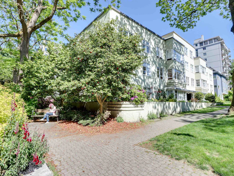 303-1565 Burnaby Street, Vancouver, BC, V6G 1X1