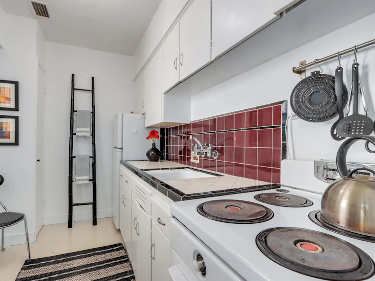 303-1565 Burnaby Street, Vancouver, BC, V6G 1X1 - 11