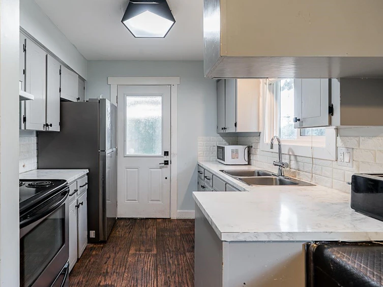 23768 Fraser Highway, Langley, BC, V2Z 2K8 - 8