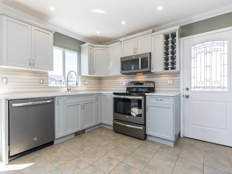 35449 Calgary Avenue, Abbotsford, BC, V3G 1J6 - 3