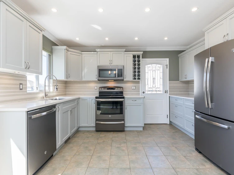 35449 Calgary Avenue, Abbotsford, BC, V3G 1J6 - 2