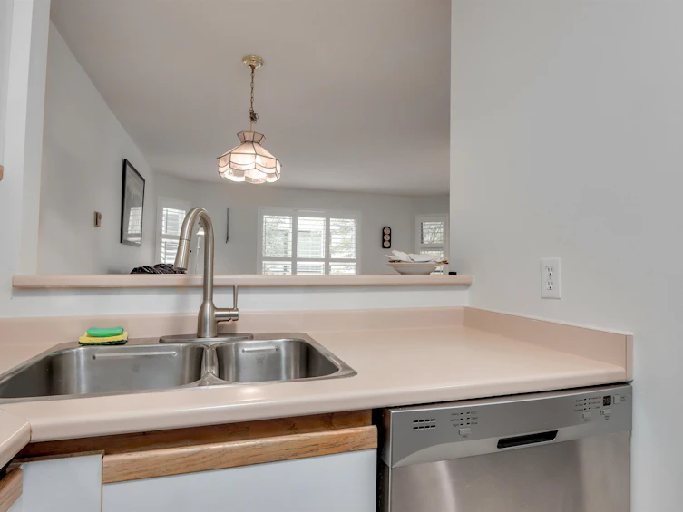 205-1535 Chesterfield Avenue, North Vancouver, BC, V7M 2N5 - 4