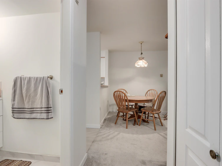 205-1535 Chesterfield Avenue, North Vancouver, BC, V7M 2N5 - 5