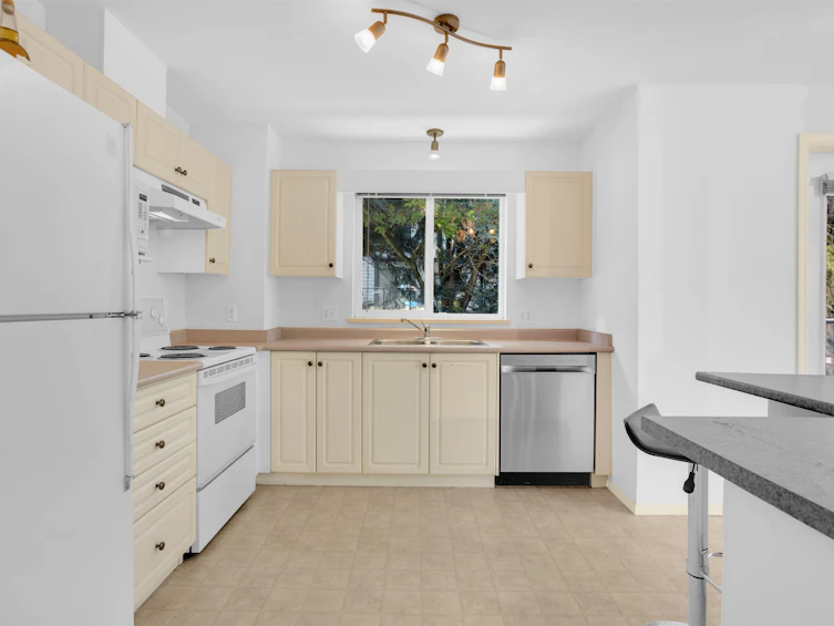 211-33708 King Road, Abbotsford, BC, V2S 8C6 - 5