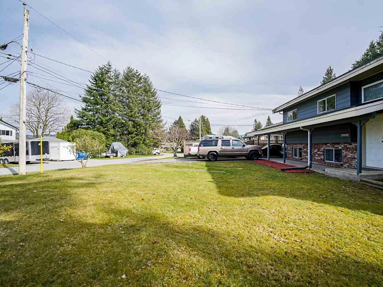 33430 Huggins Avenue, Abbotsford, BC, V2S 2R7 - 33