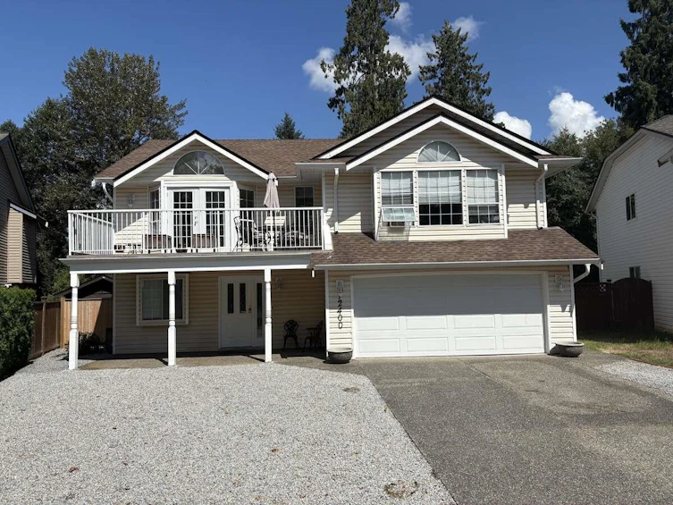 12400 Nikola Street, Pitt Meadows, BC, V3Y 2K8