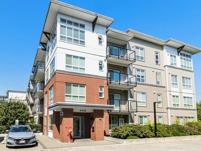415 - 6438 195a Street, Surrey BC