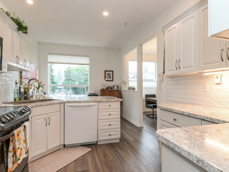 301-2772 Clearbrook Road, Abbotsford, BC, V2T 6N6 - 10