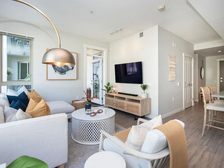 318-2651 Library Lane, North Vancouver, BC, V7J 0C1 - 2