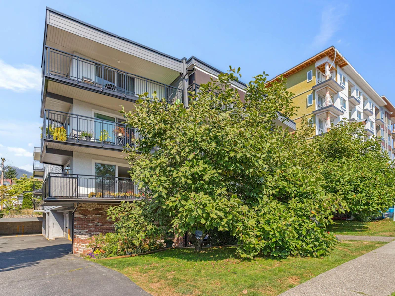 303 - 134 W 20th Street, North Vancouver BC V7M 1Y4