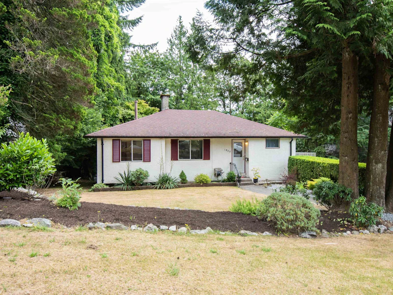 1852 Appin Road, North Vancouver BC V7J 2T5