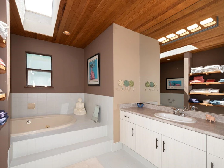 2564 Panorama Drive, North Vancouver, BC, V7G 1V5 - 23