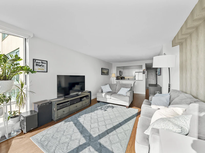 1405 - 3071 Glen Drive, Coquitlam BC V3B 7R1