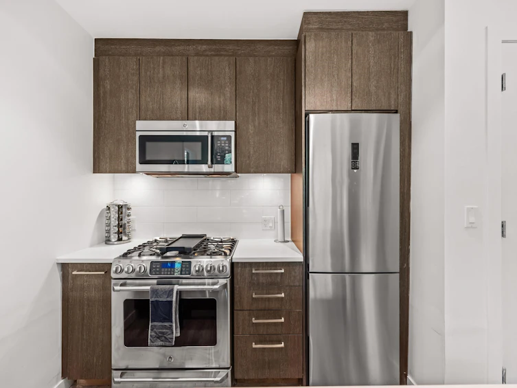006-9060 University Crescent, Burnaby, BC, V5A 0E1 - 8