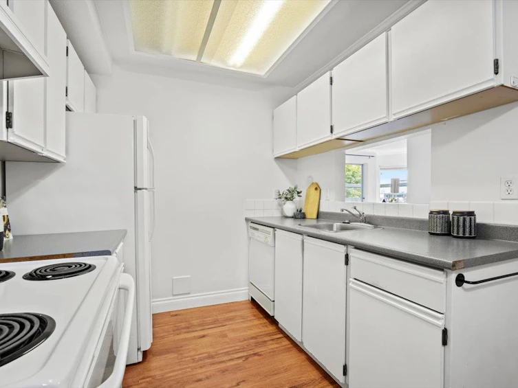 110-1345 W 4th Avenue, Vancouver, BC, V6H 3Y8 - 8