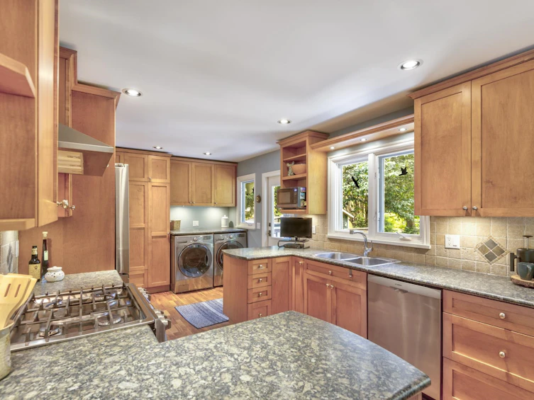 2956 Spuraway Avenue, Coquitlam, BC, V3C 2C8 - 13