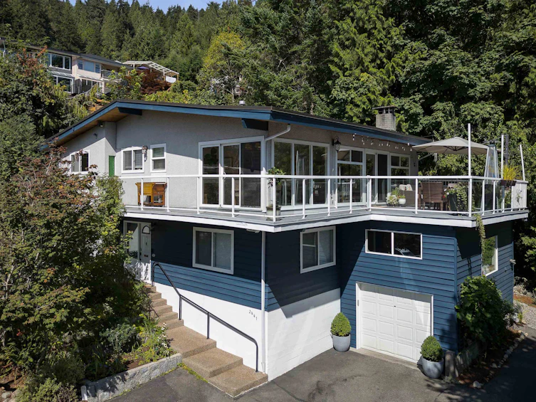 2441 Panorama Drive, North Vancouver, BC, V7G 1V4 - 2